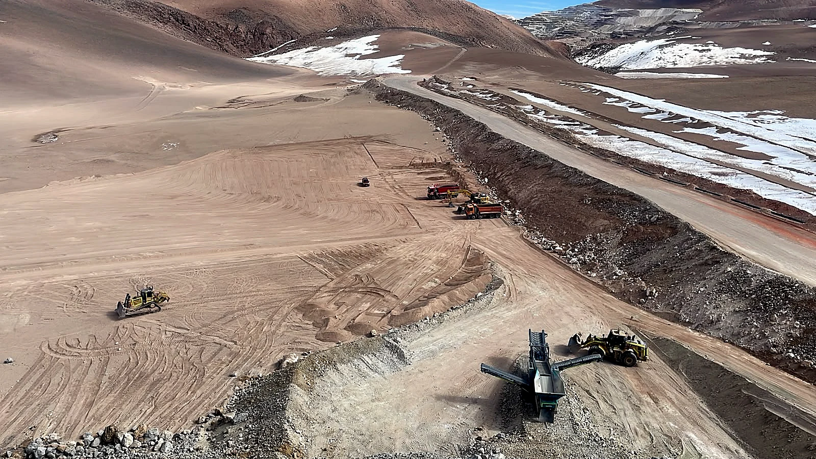 Vista aérea de equipos Transmaq en operación